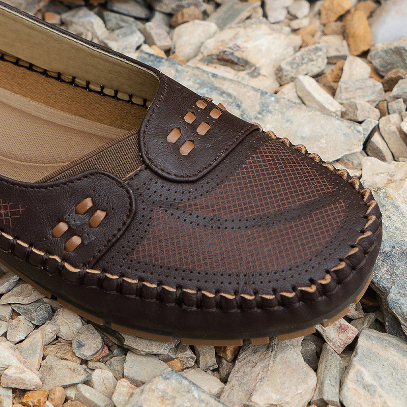 Comfortable, breathable flat shoes for women